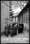 14) la processione di ritorno dalla cappella delle Stimmate